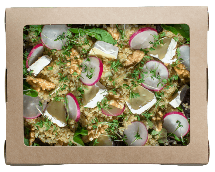 Vegetarischer Salat mit Quinoa, Camembert, Radieschen und Walnüssen